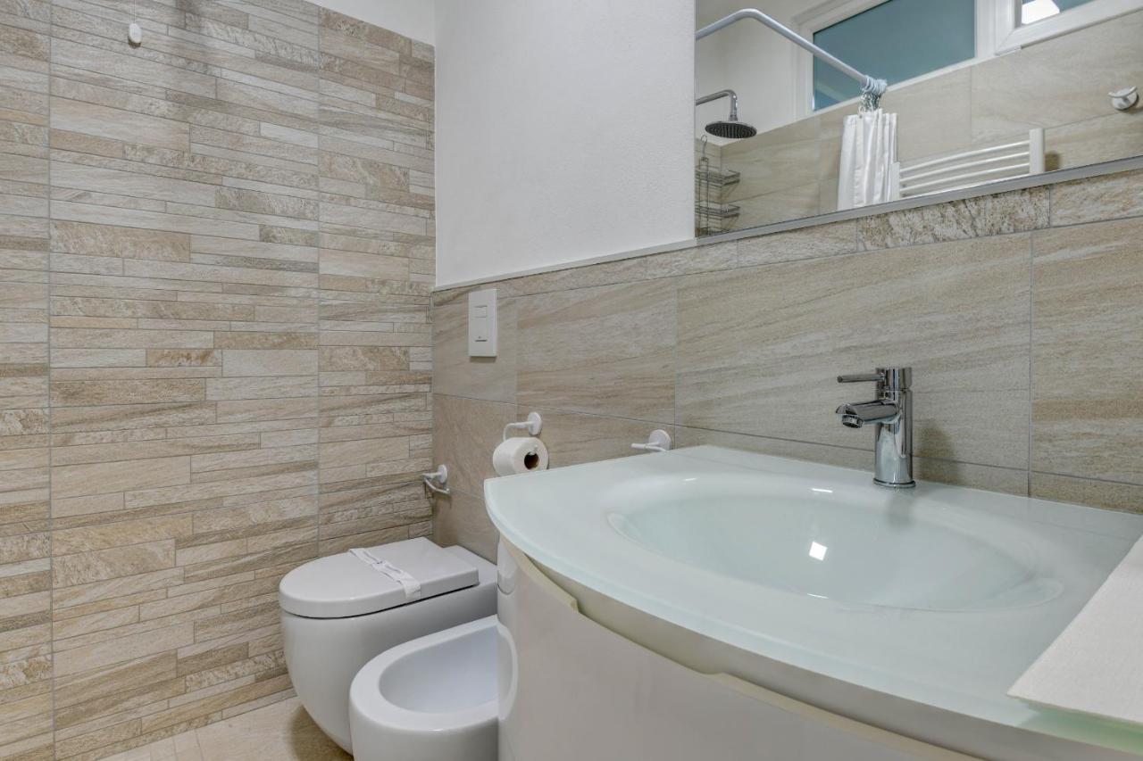 My Desenzano Holiday Apartment Дезенцано-дель-Гарда Экстерьер фото